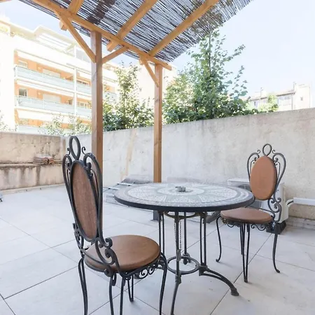 Апартаменты Bain De Soleil ! Terrasse Clim Wifi Netflix
